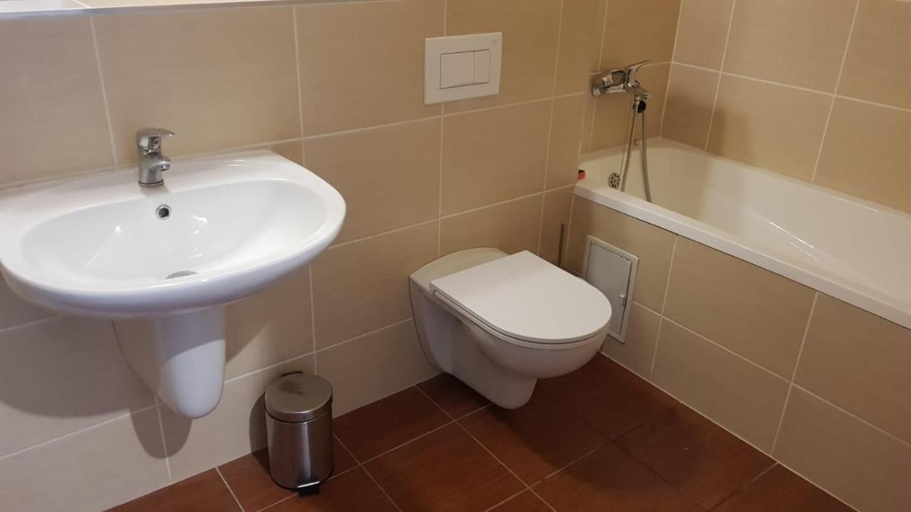 Apartmentsbnb828 *